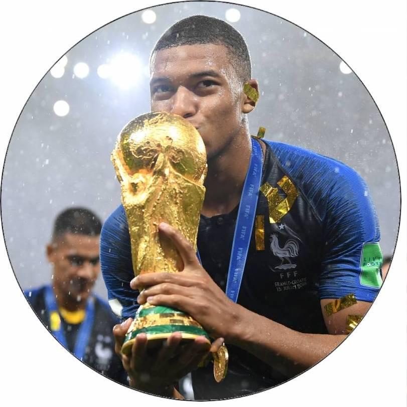 Jedlý papier Kilian Mbappe s víťaznou trofejou 19,5 cm - Pictu Hap - Pictu Hap